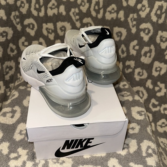 NIKE AIR MAX 270 CASUAL SHOES 😍 WHITE/BLACK 😍 NEW & NEVER WORN 😍 - Picture 6 of 17